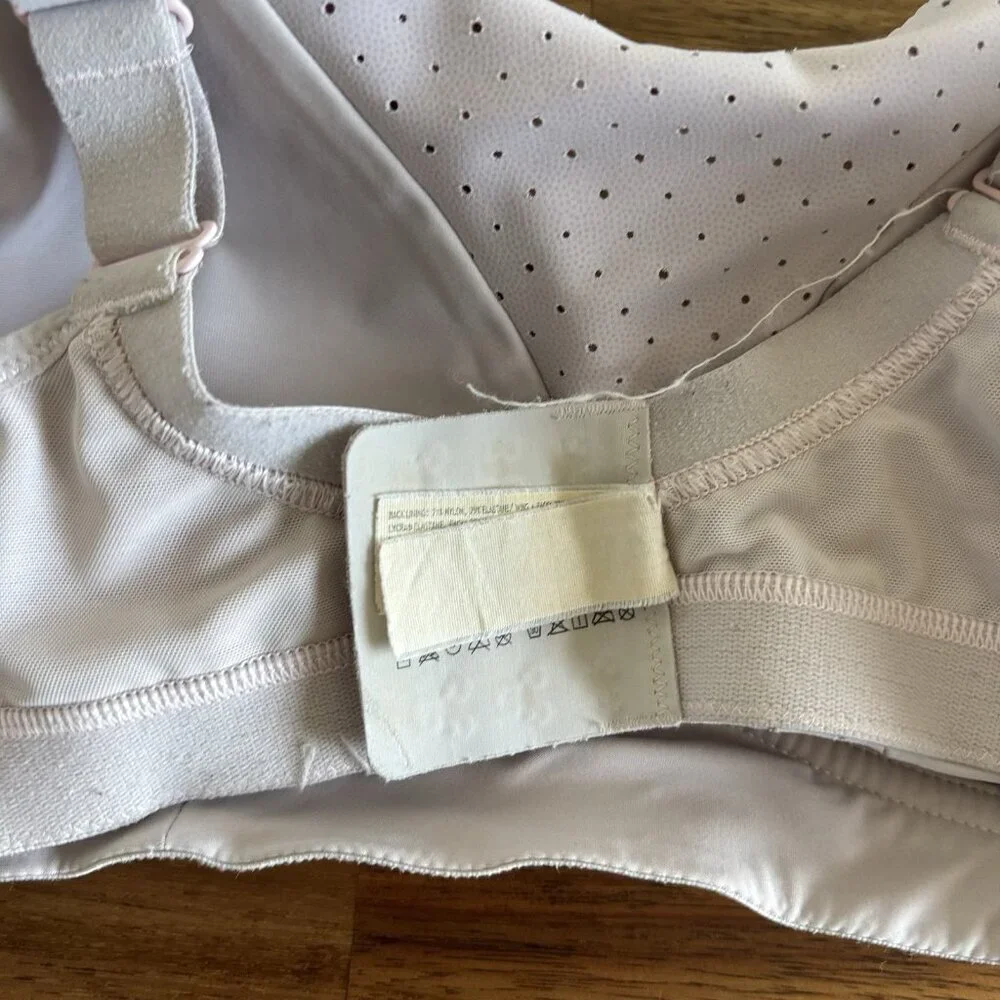 Lululemon Run Times Bra High Sports Bra Women's 34D Strawberry Milkshake‎ Gym